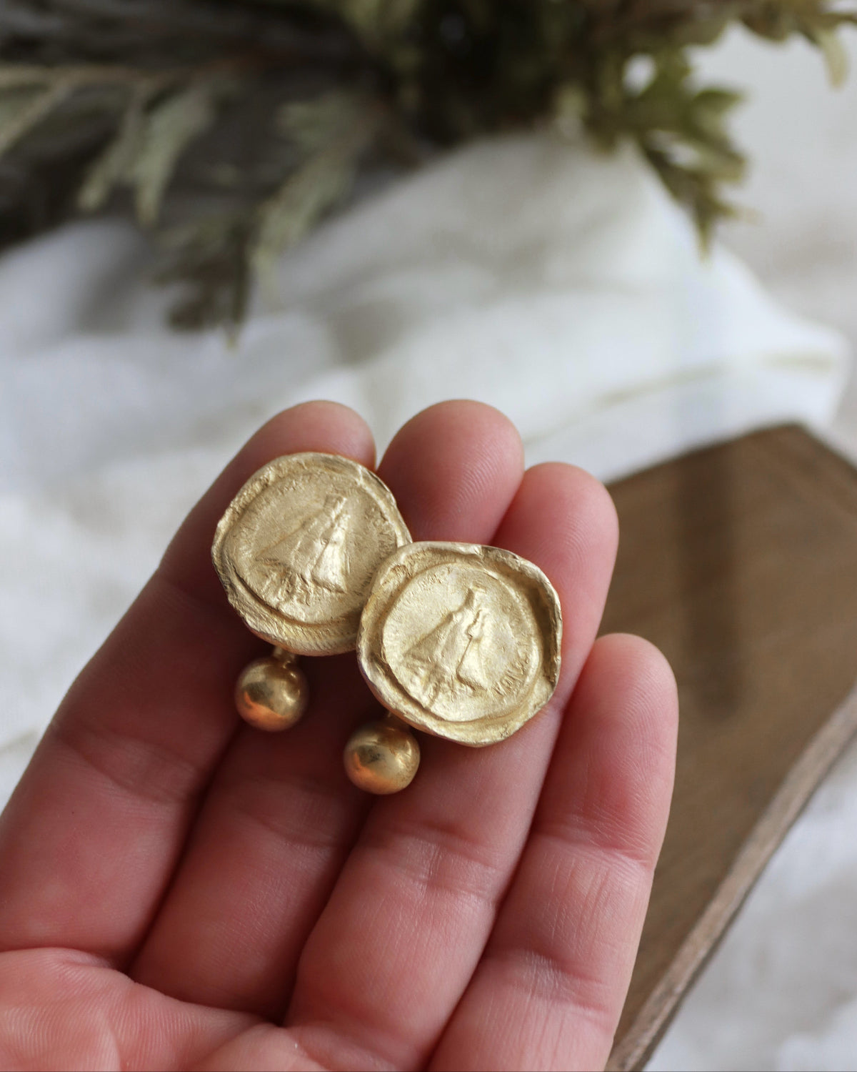 Virgin of Covadonga Cufflinks - gold-colored brass