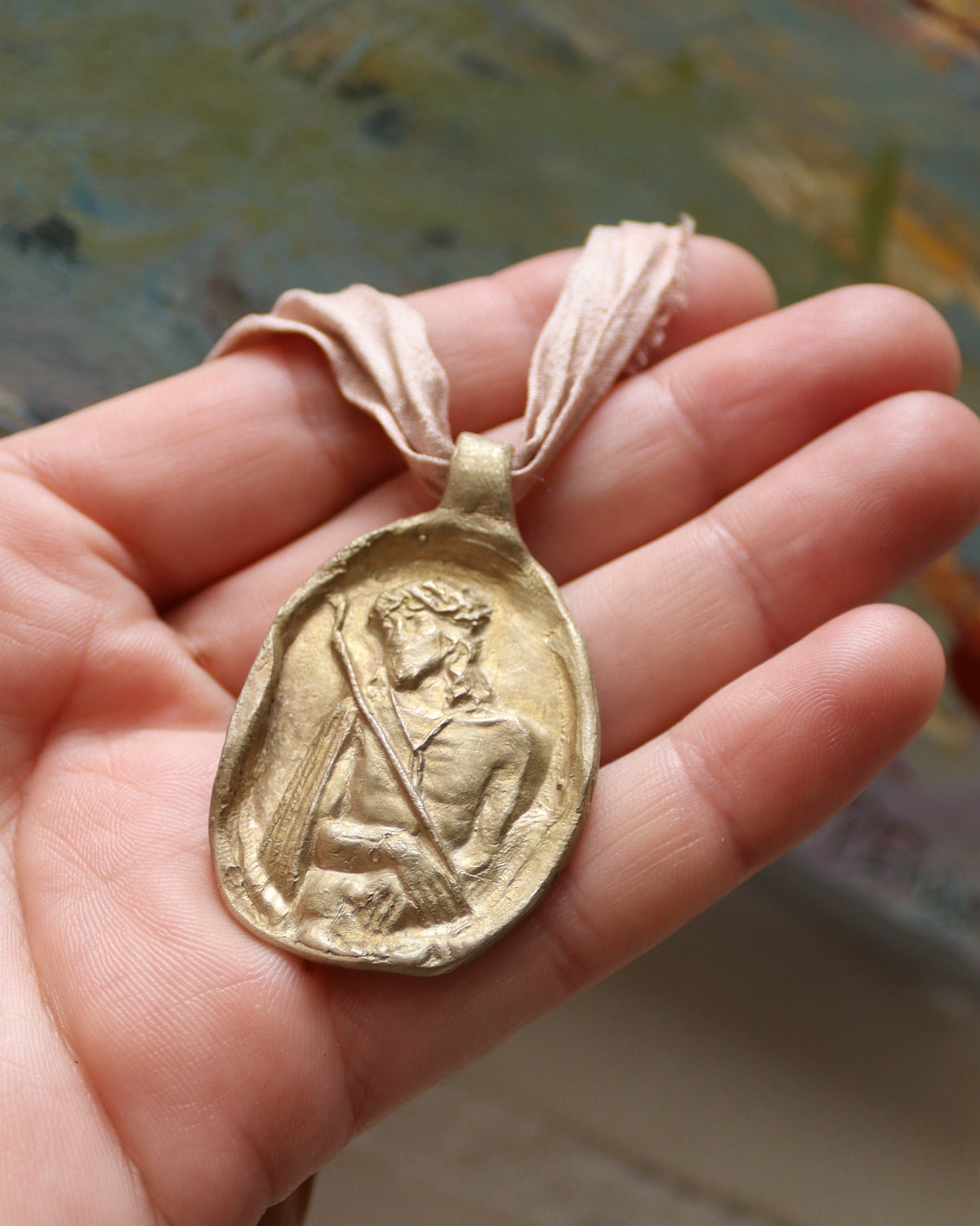 Cristo de los Estudiantes Colgante - Latón dorado