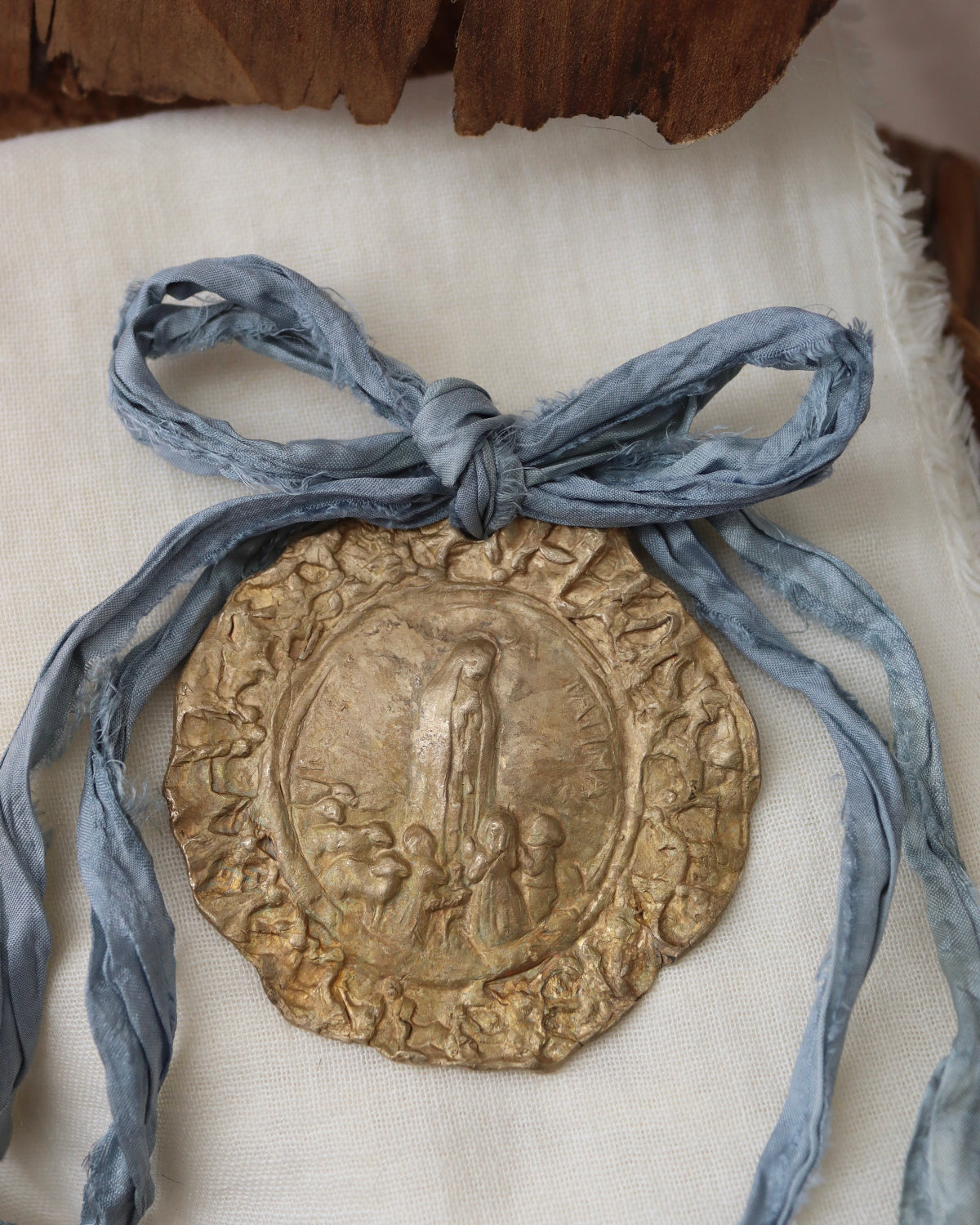 Virgen de Fátima Cuna - Latón dorado