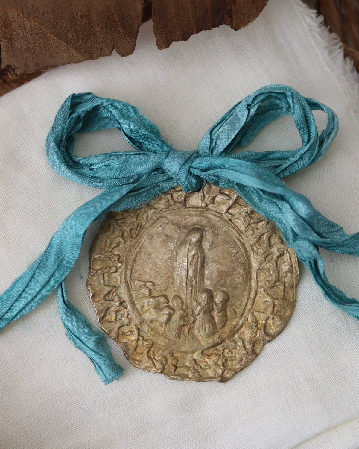 Virgen de Fátima Cuna - Latón dorado