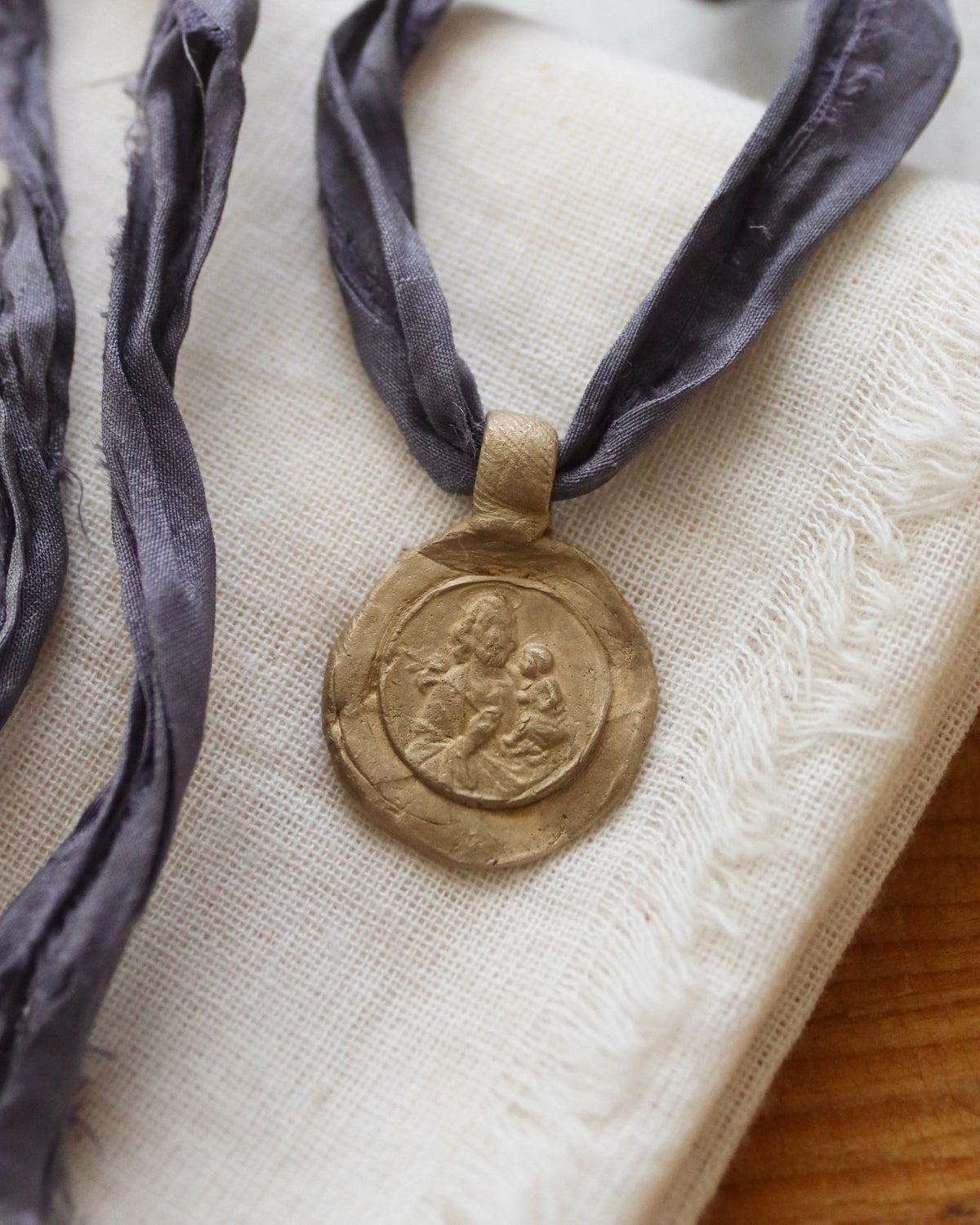 Hanging St. Joseph - Gold-plated brass