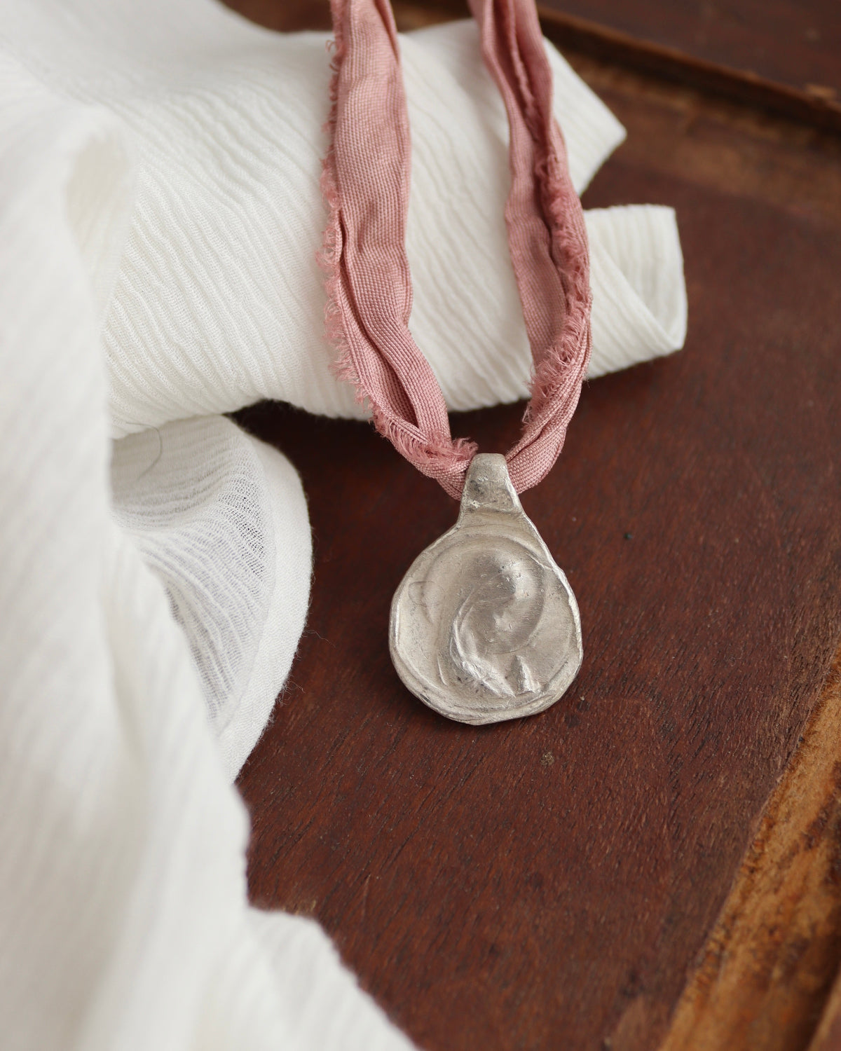 Virgen Niña Colgante - Plata