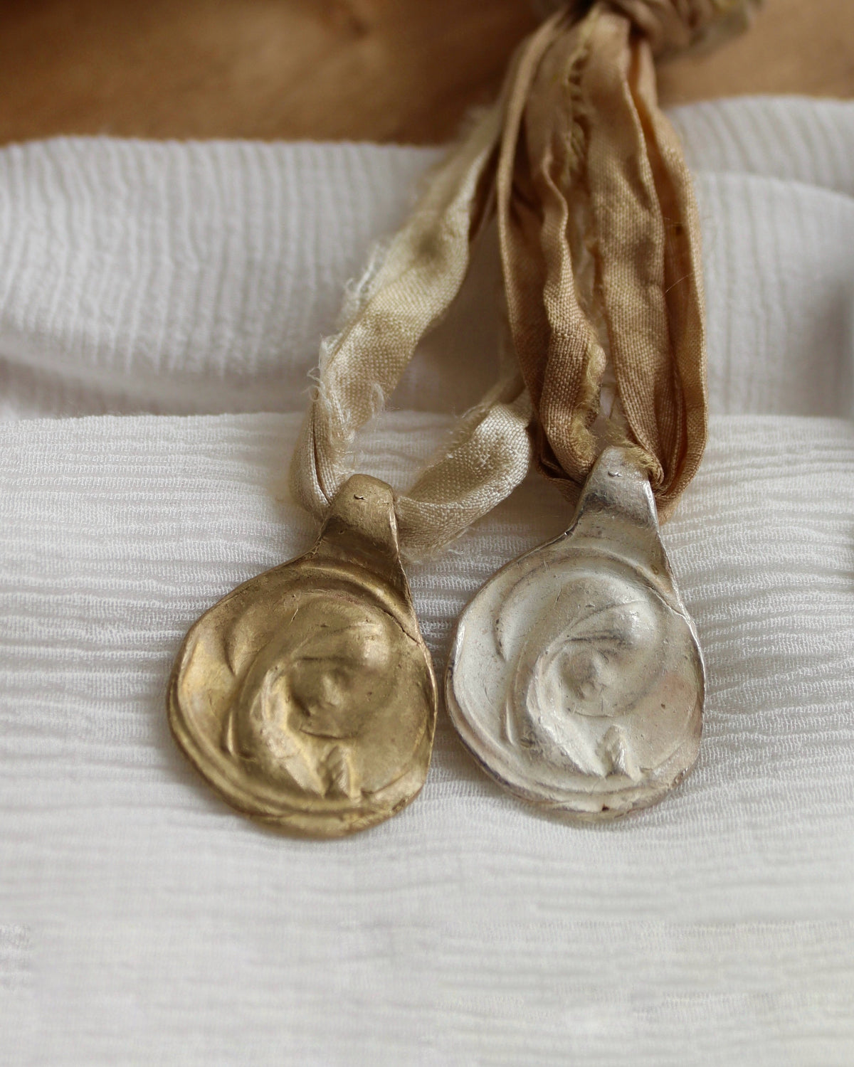 Virgen Niña Colgante - Plata