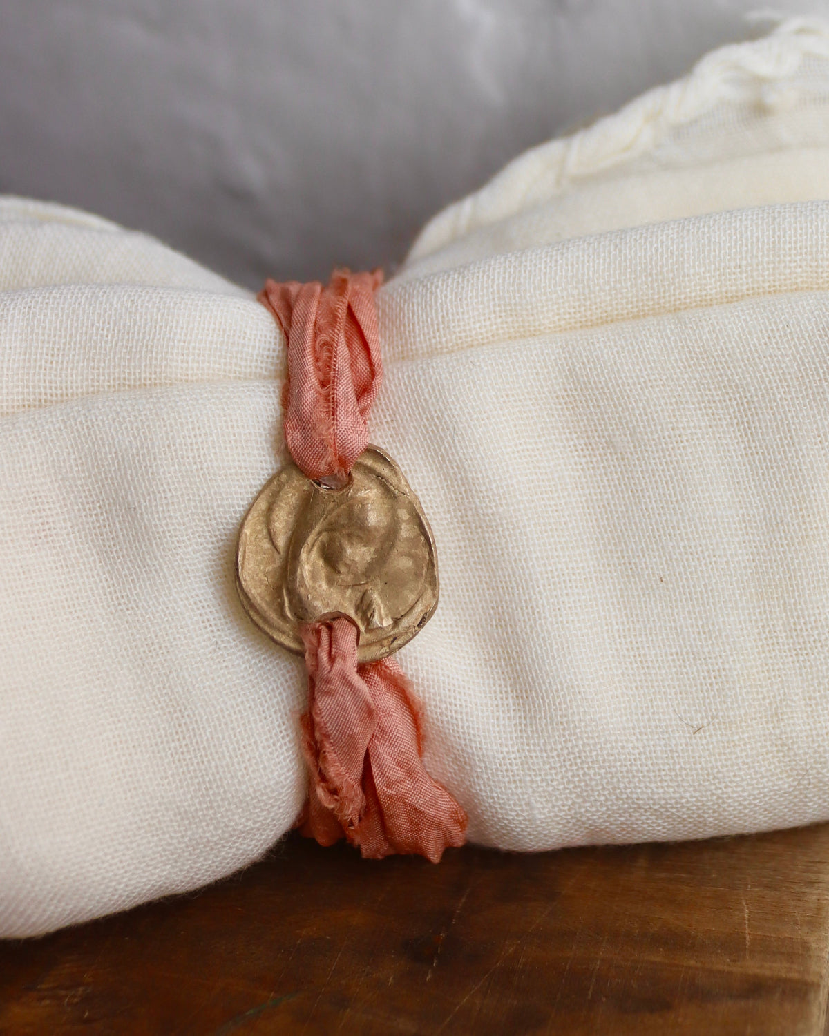Virgen Niña Pulsera - Latón dorado