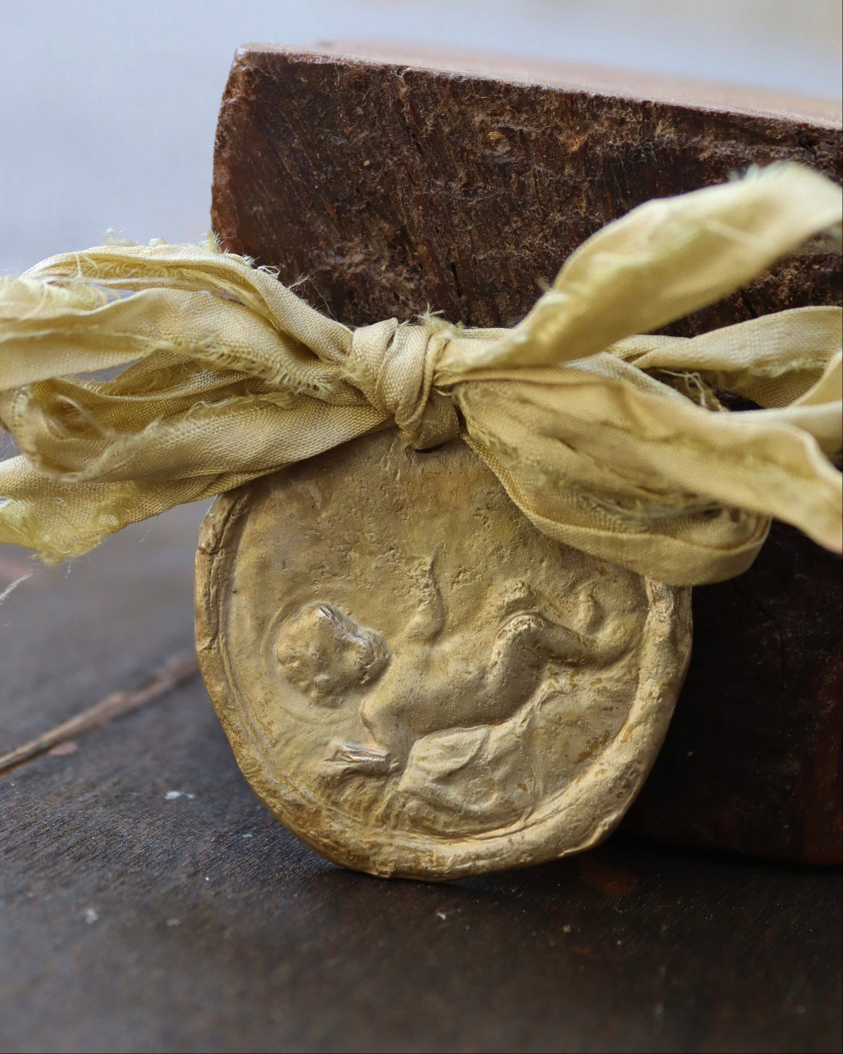 Niño Jesús Carrito - Latón dorado