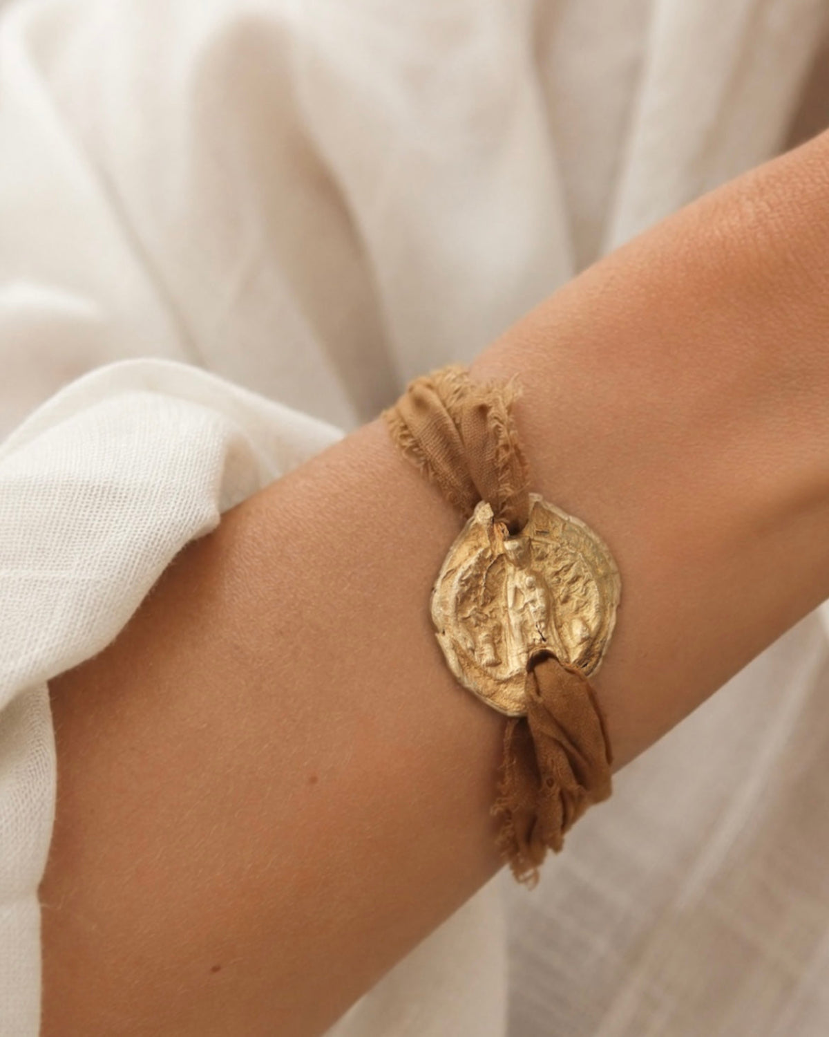 Virgen de Nuria Pulsera - Latón dorado