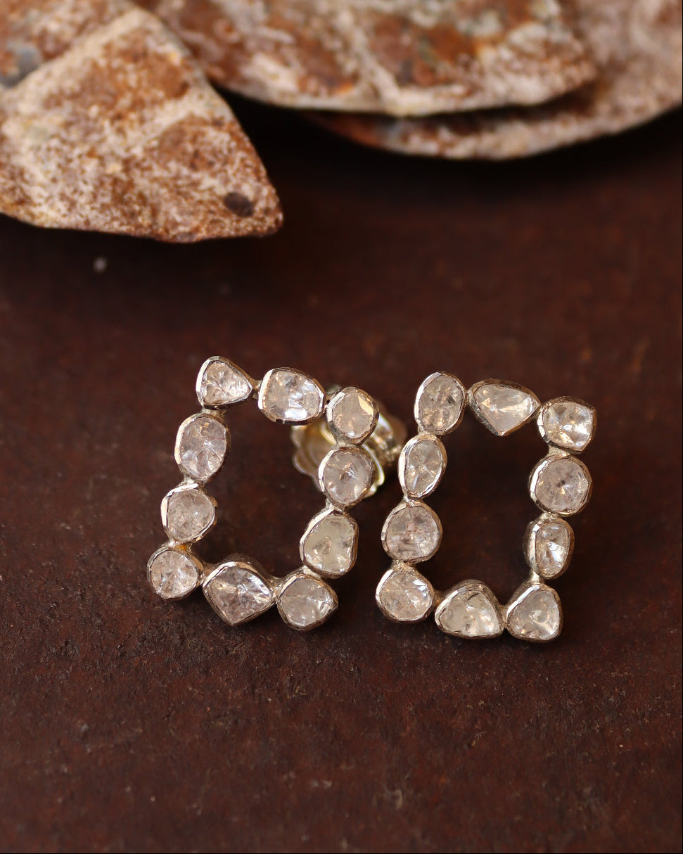 Pendientes rectangulares de diamantes y plata.