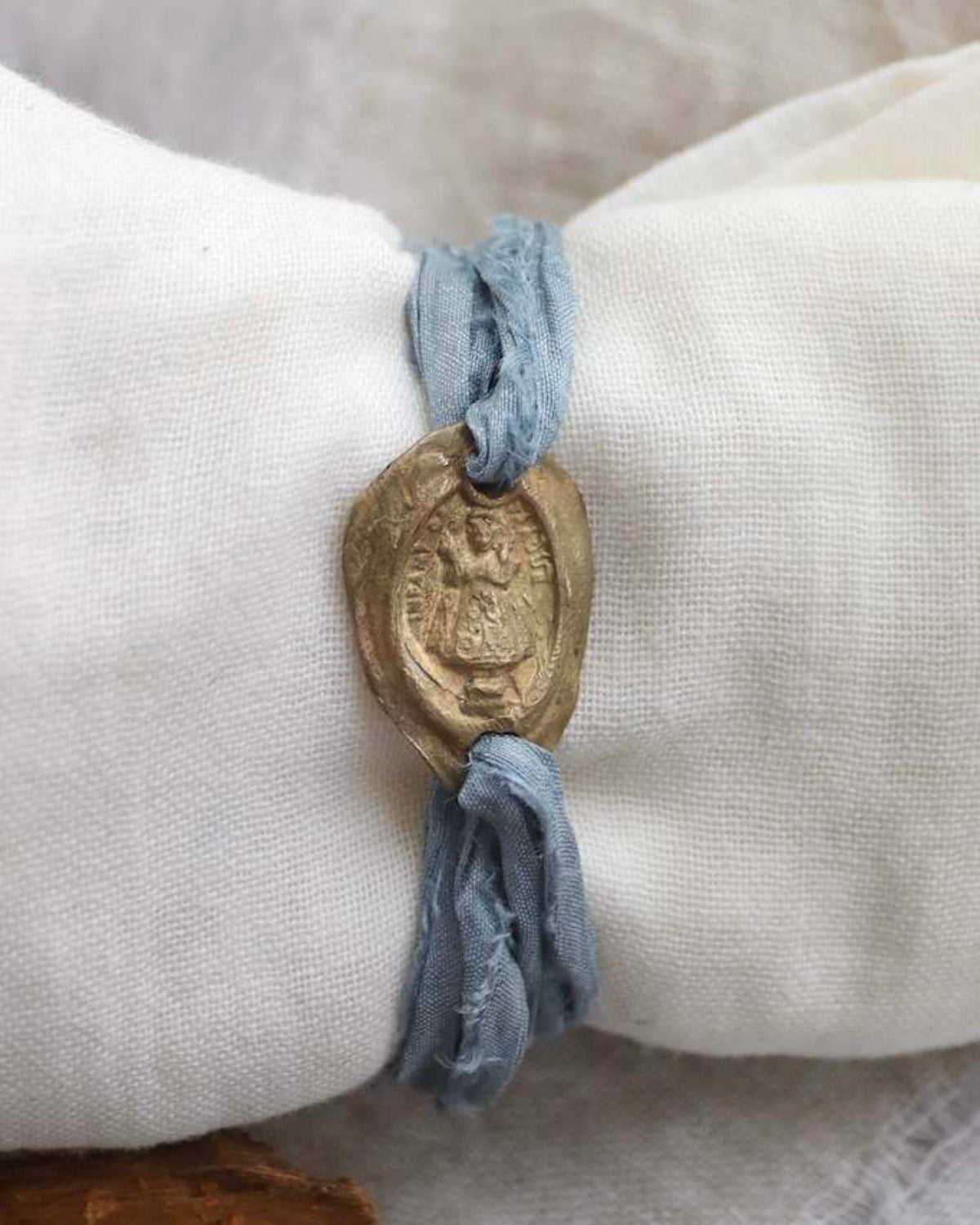 Niño de Praga Pulsera - Latón dorado