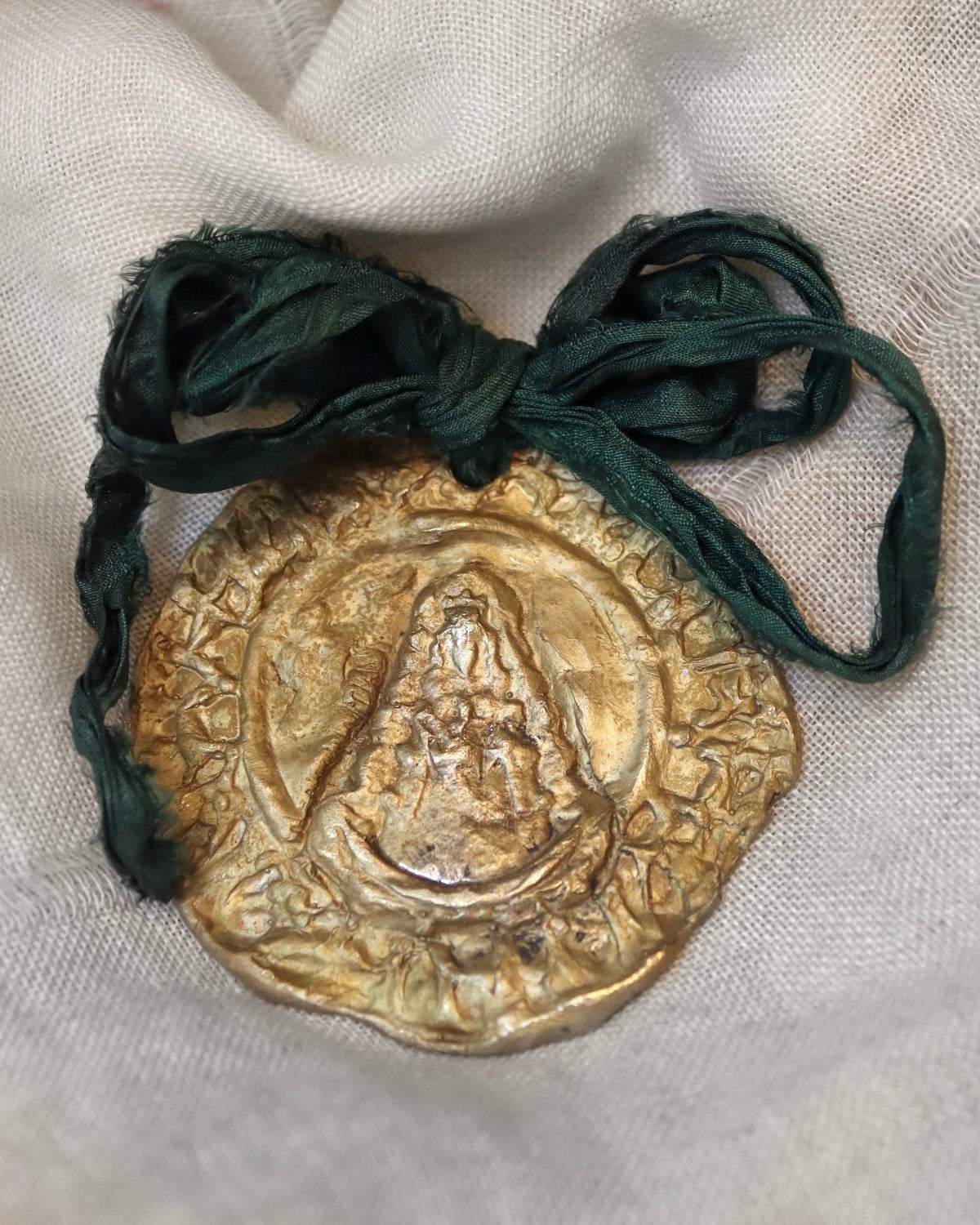 Virgen del Rocío Cuna - Latón dorado