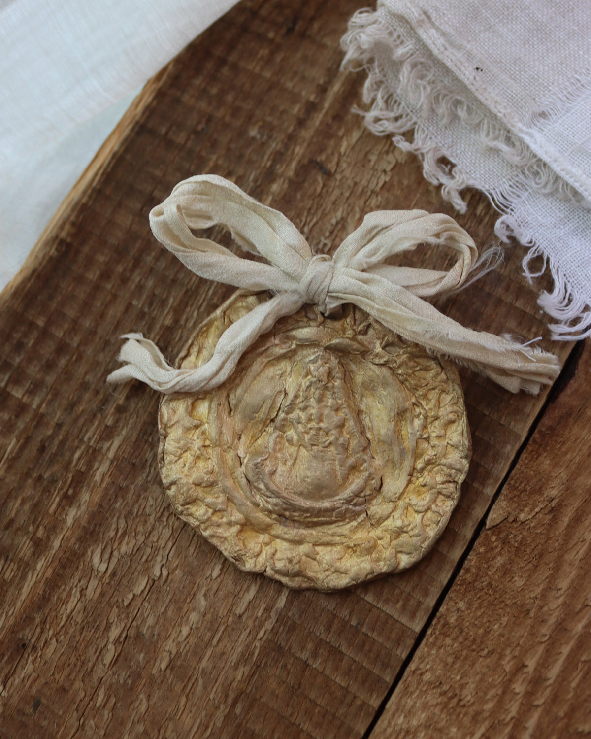 Virgen del Rocío Cuna - Latón dorado