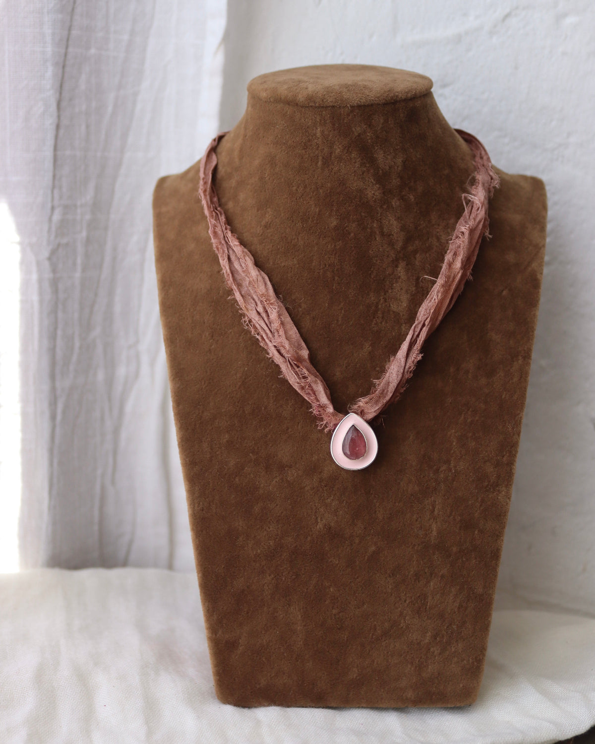 Colgante Rubelita con esmalte rosa - Pieza única