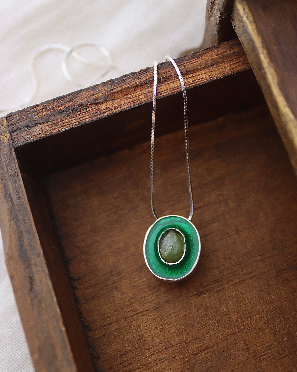 Colgante Verdelita con esmalte verde- Pieza única