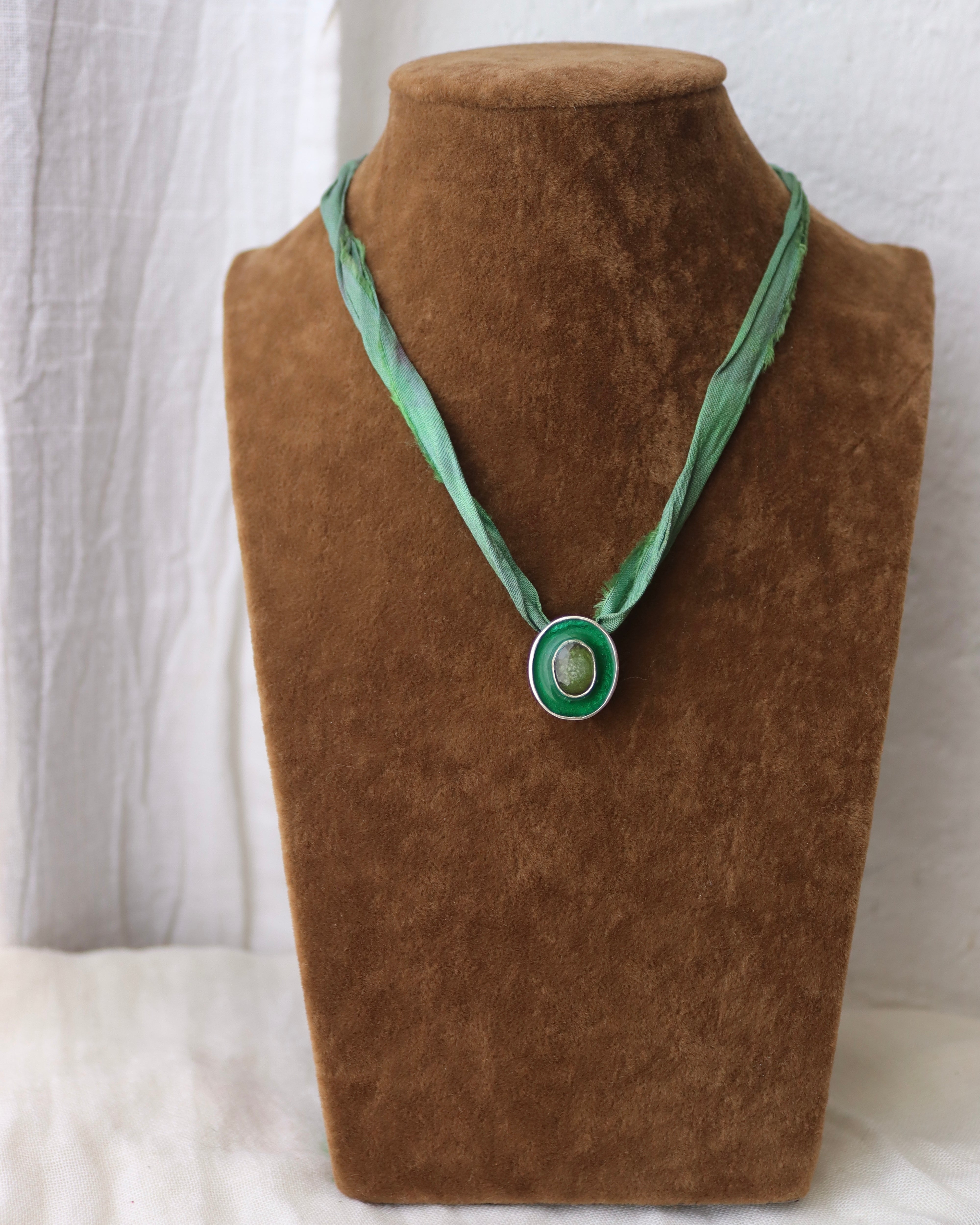 Colgante Verdelita con esmalte verde- Pieza única