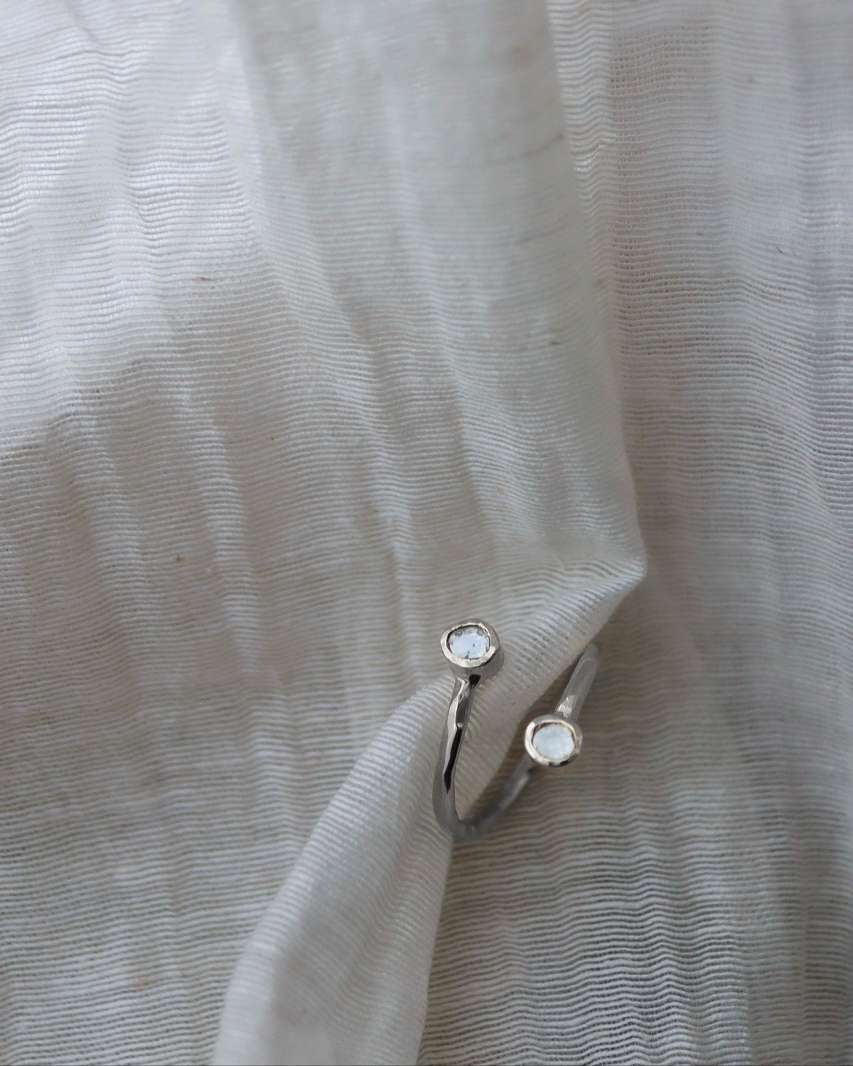 Anillo Tú y Yo de diamantes y plata